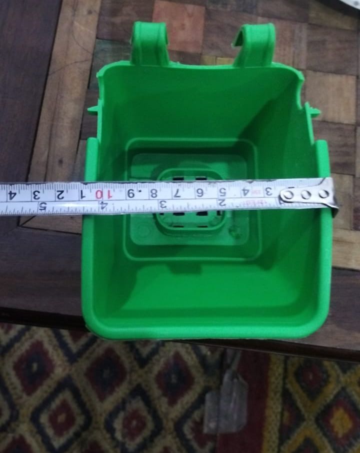 4-Inch Colorful Wall-Mounted Planters for Small Flowers and Shrubs, Garden Planter Pots with Hooks