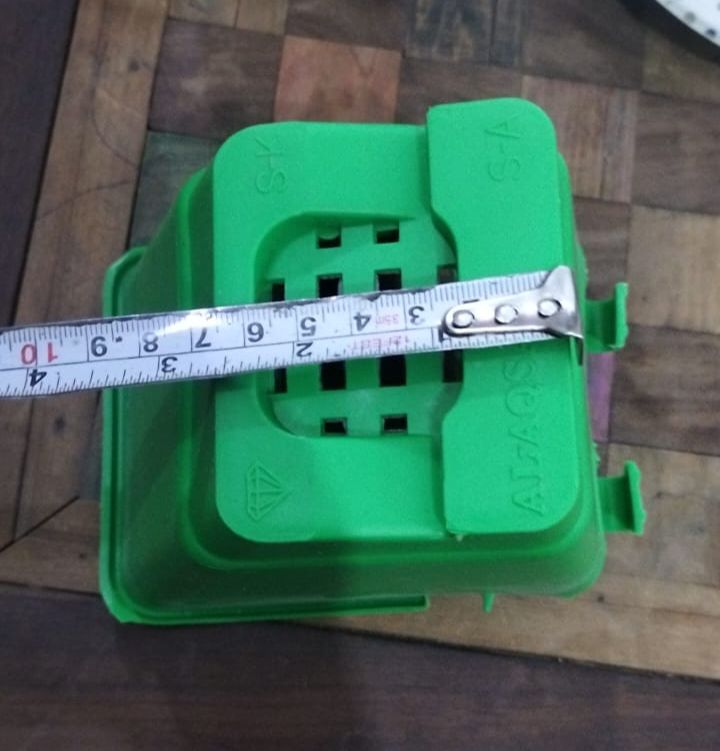 4-Inch Colorful Wall-Mounted Planters for Small Flowers and Shrubs, Garden Planter Pots with Hooks