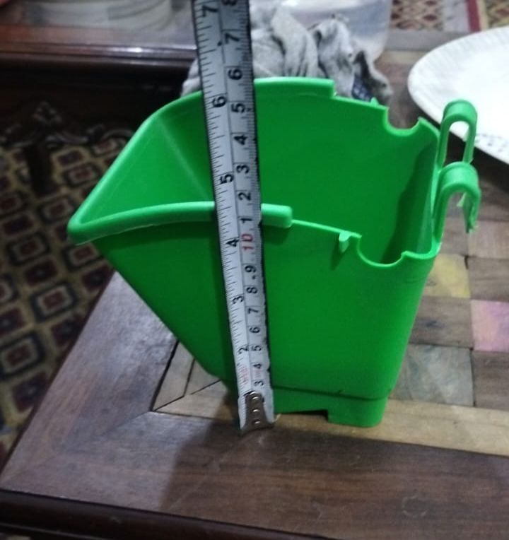 4-Inch Colorful Wall-Mounted Planters for Small Flowers and Shrubs, Garden Planter Pots with Hooks